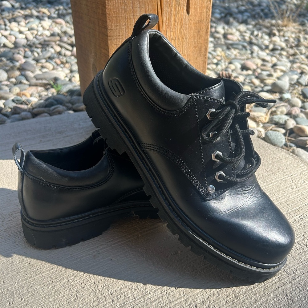 Skechers men’s Black Leather Casual Shoes Sz 10 or work shoe/boot